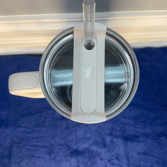 WHITE USED ONCE 40 OZ WHITE STANLEY - Picture 5 of 12